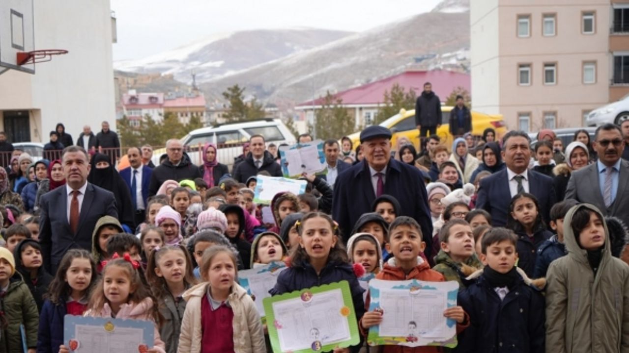 Bayburt’ta 14 bin 935 öğrenci karne sevinci yaşadı