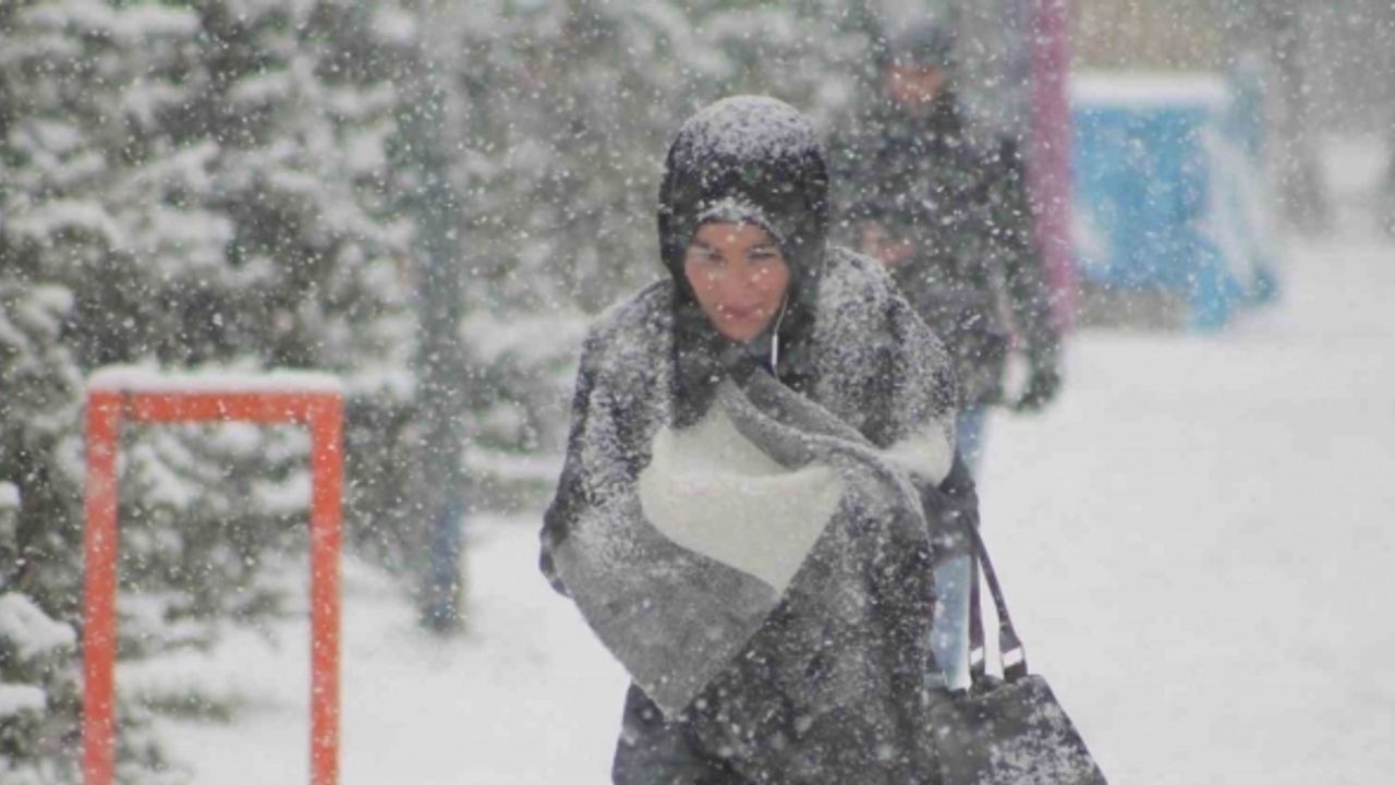 Bayburt’ta kar nedeniyle hamile ve engelli kamu çalışanlarına 1 gün izin verildi