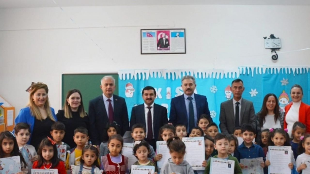 Belen Kaymakam Yılmaz, öğrencilerin karne sevincine ortak oldu