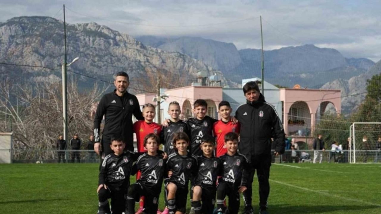 Beşiktaş Artaş U-10 takımı kalecisi minik Doruk, Bilecik’in gururu oldu