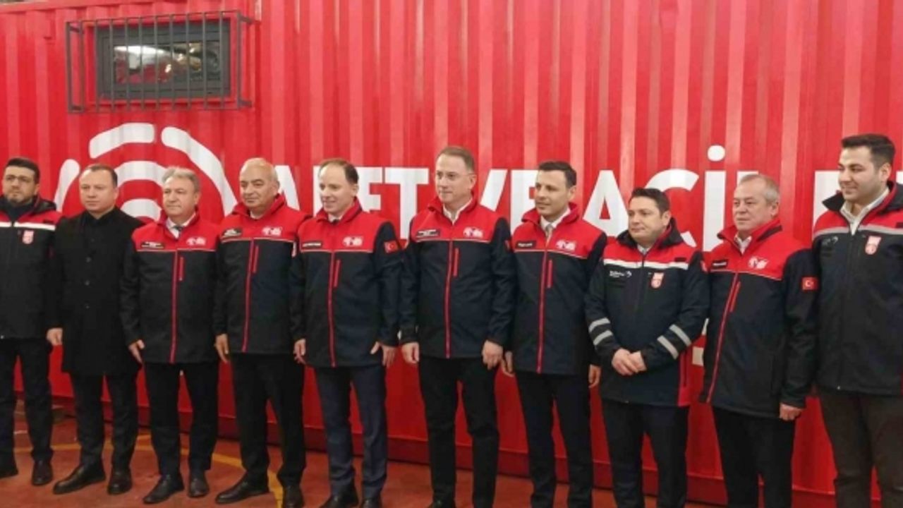 Beylikdüzü Belediye Başkanı Mehmet Murat Çalık, Afet ve Acil Durum Müdahale İstasyonu’nu tanıttı