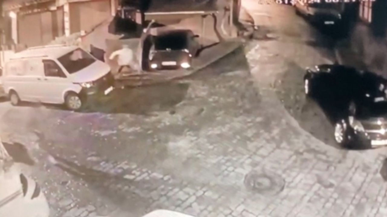 Beyoğlu’nda balistik yelekli silahlı çete çökertildi: Semtte huzur bırakmamışlardı, yakalandılar