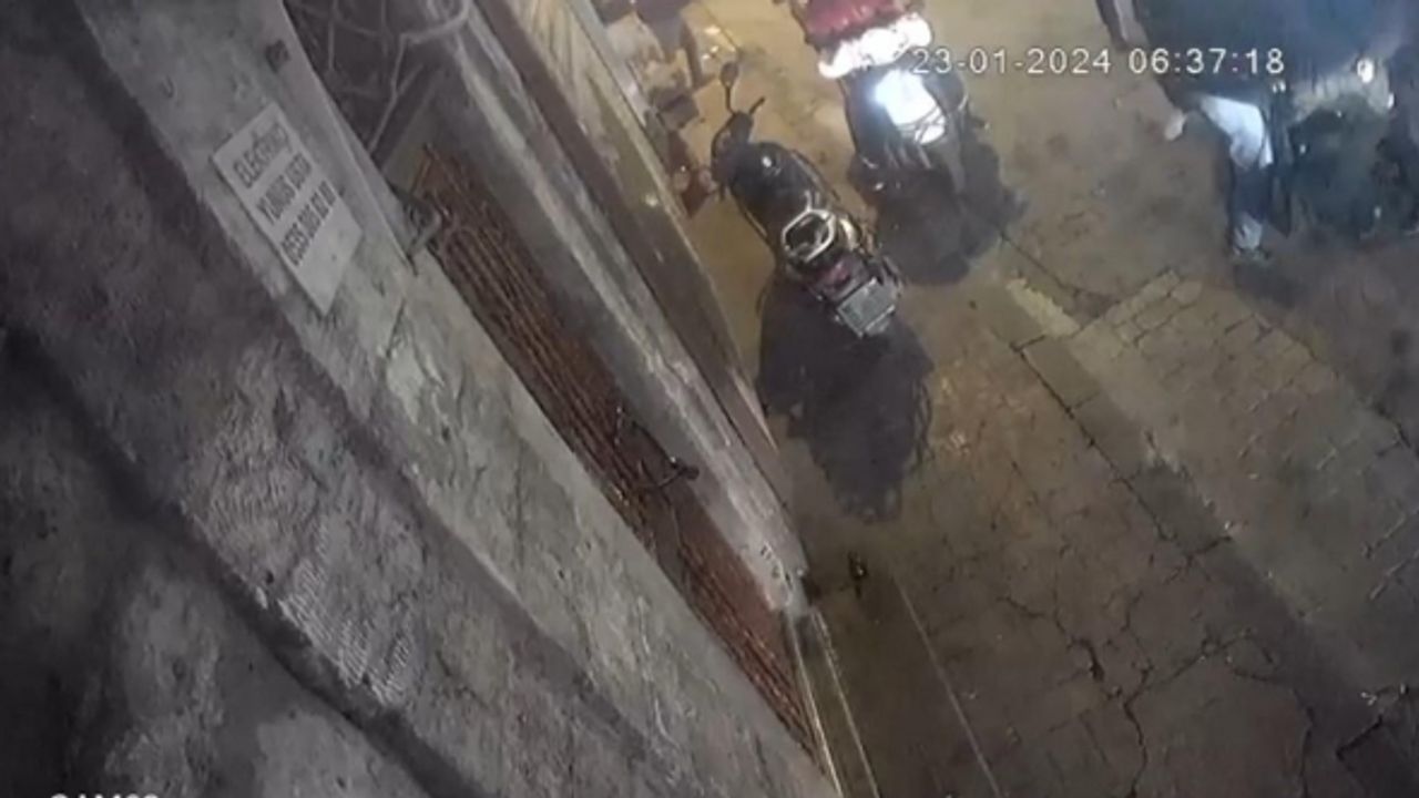 Beyoğlu’nda satırlı “kız arkadaşıma baktın” kavgasının yeni görüntüleri ortaya çıktı