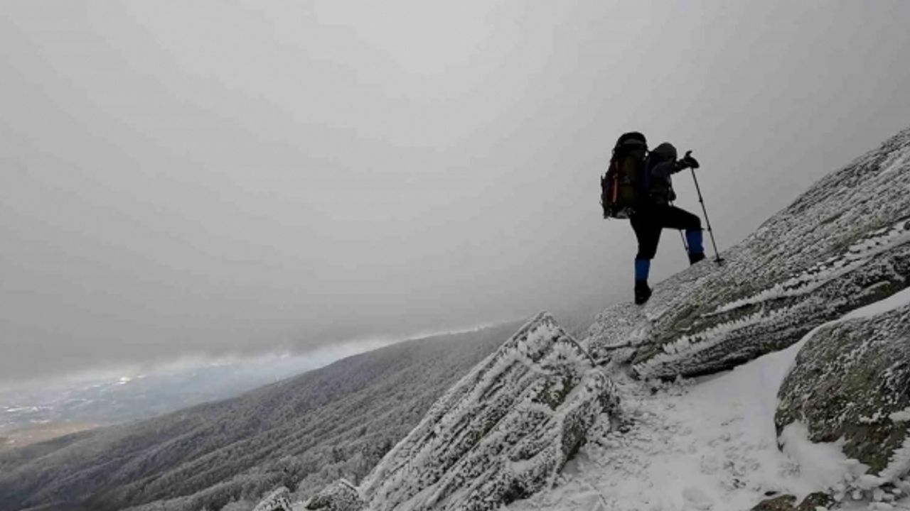 Bin 336 metreye çıkıp -14 derecede uçurum kıyısına çadır kurdular