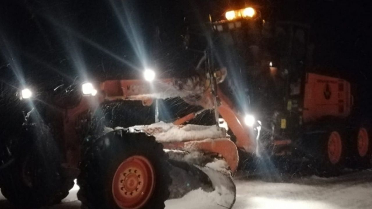 Bin 825 rakımlı Alacabel’de gece başlayan kar yağışı 10 kilometrelik alanda etkili oldu