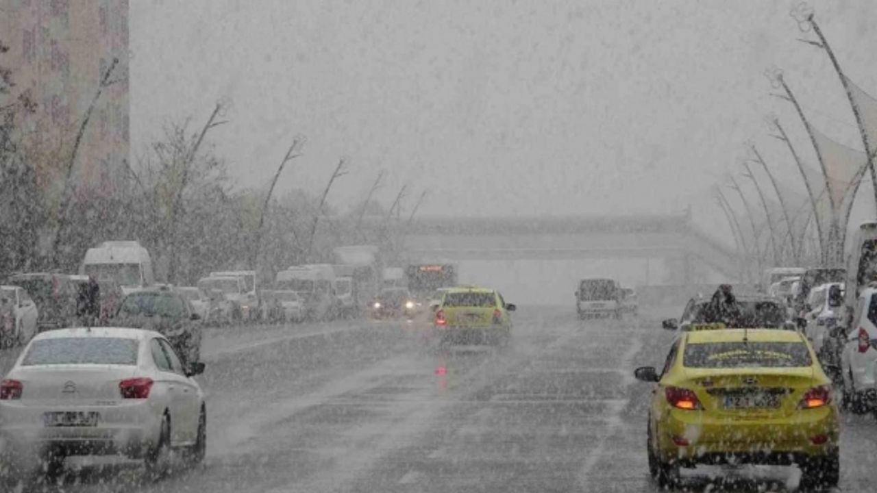 Bingöl merkezde beklenen kar yağışı başladı