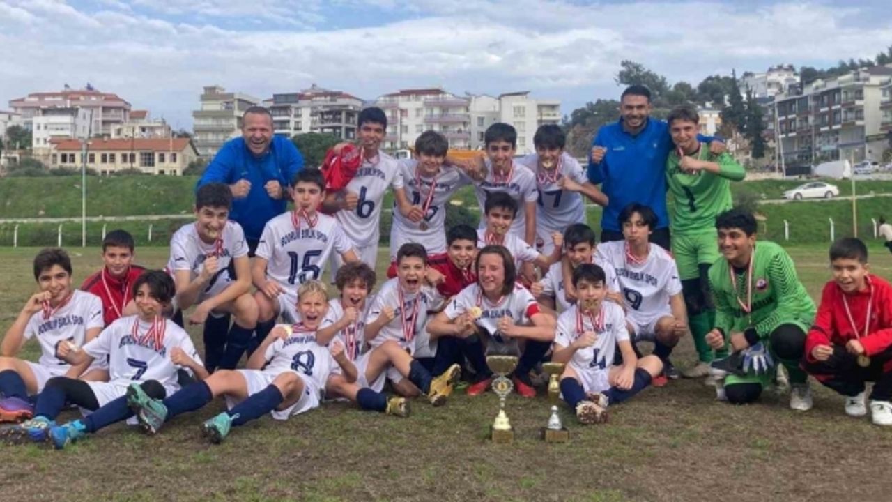 Bodrum Birlikspor U-16 ve U-14 liginde şampiyon oldu
