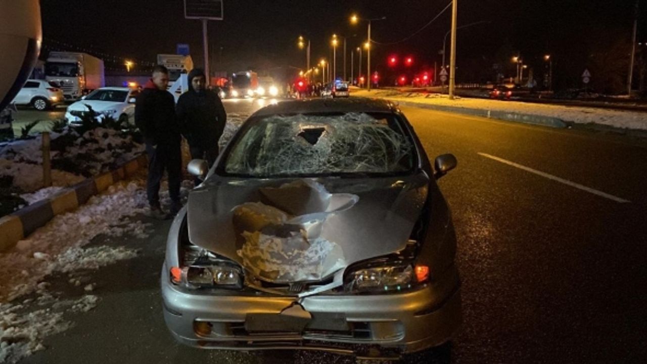 Bolu’da feci kaza: Yolun karşısına geçmeye çalışan yayaya 2 otomobil çarptı