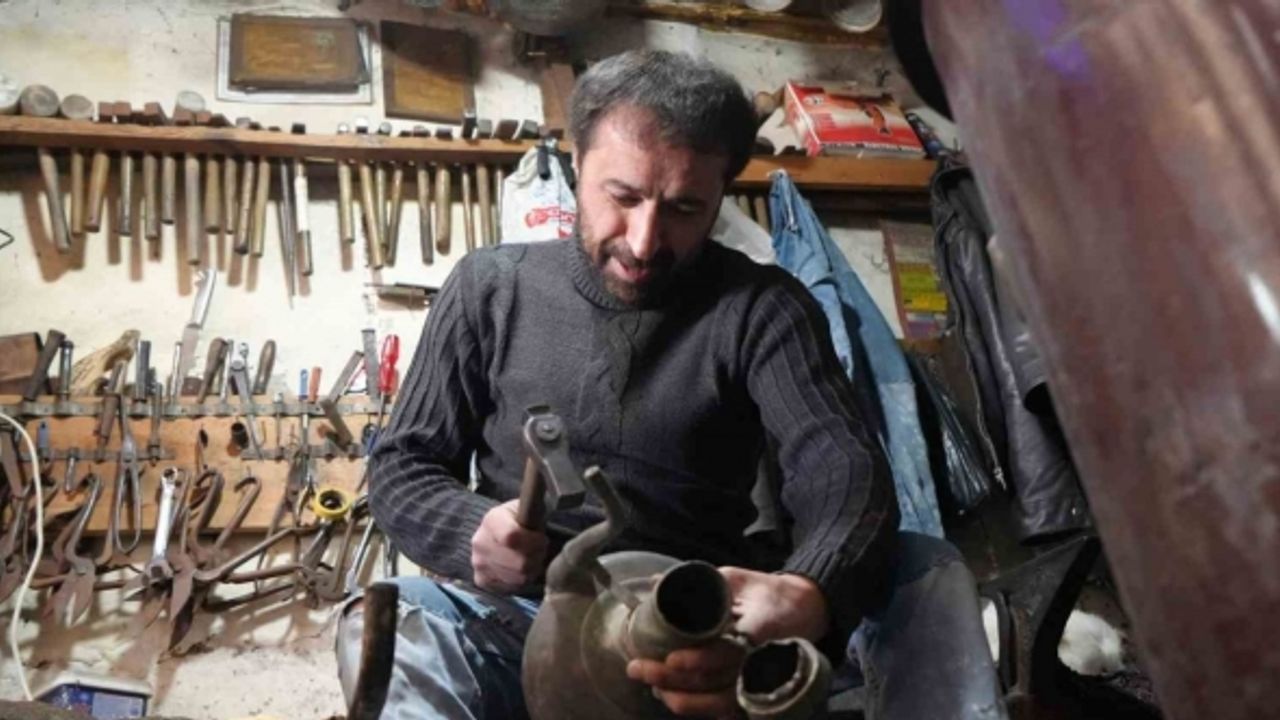Bolu’nun son bakırcısı: "Bizim mesleğe çırak girmeyeli 25 sene oldu"
