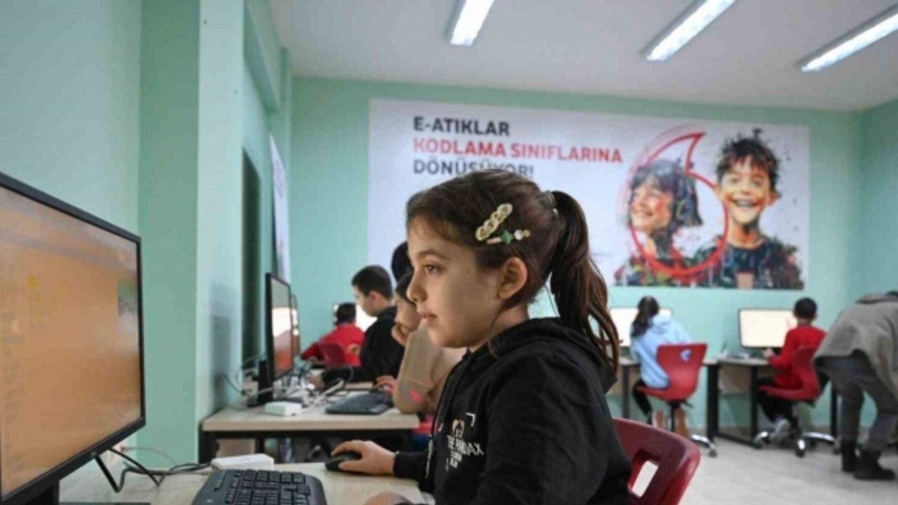 “Bu Atıklar Kod Yazıyor” projesi 10 sınıfa ulaştı