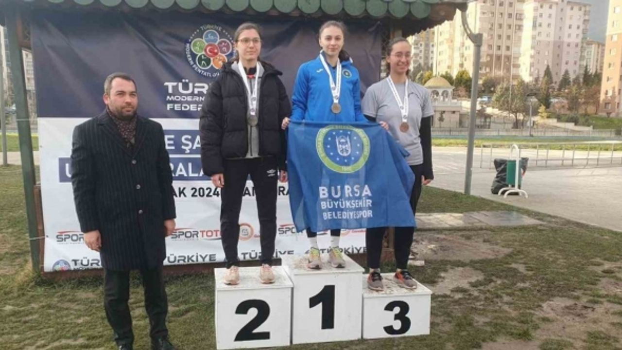 Bursa Büyükşehir Belediyespor Kulübü sporcuları yine kürsüde