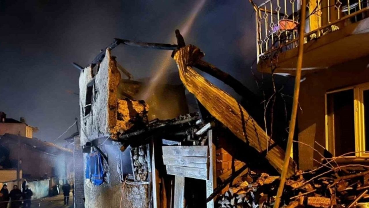 Bursa’da 10 büyük baş hayvanın telef olduğu yangının boyutu gün ağarınca ortaya çıktı