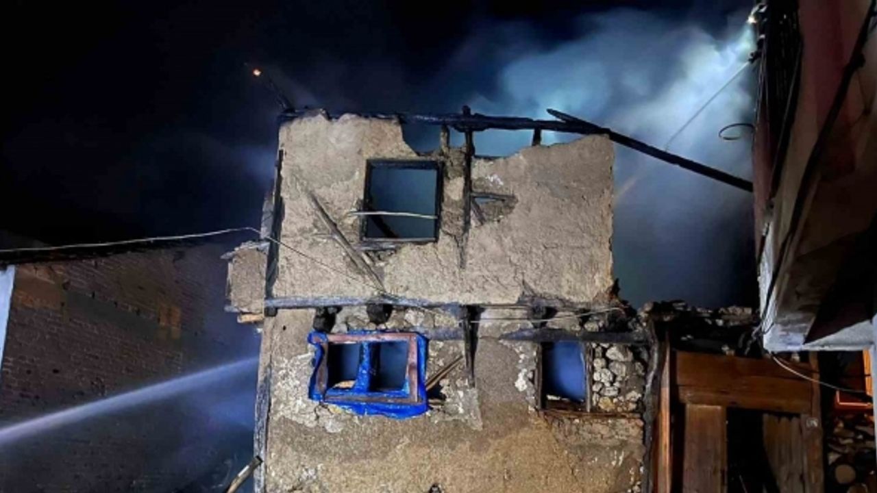 Bursa’da ahırda çıkan yangında 10 büyükbaş hayvan telef oldu