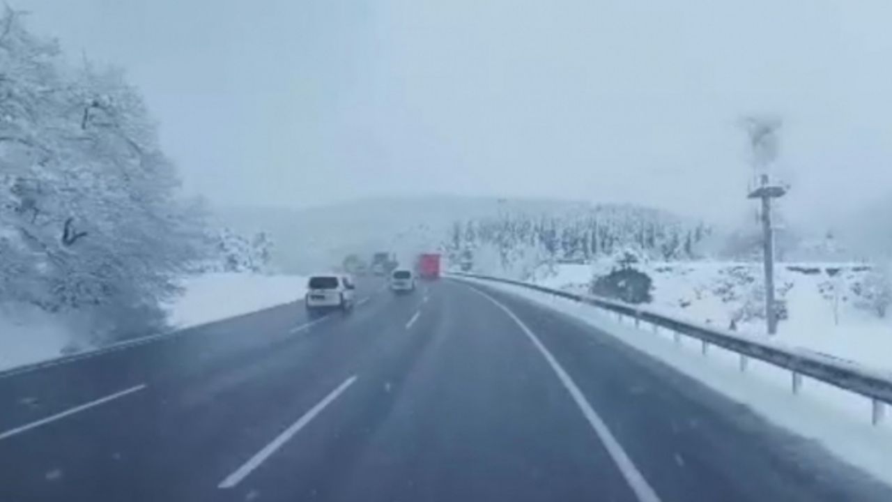 Bursa’da kar yağışı sürücülere zor anlar yaşatıyor