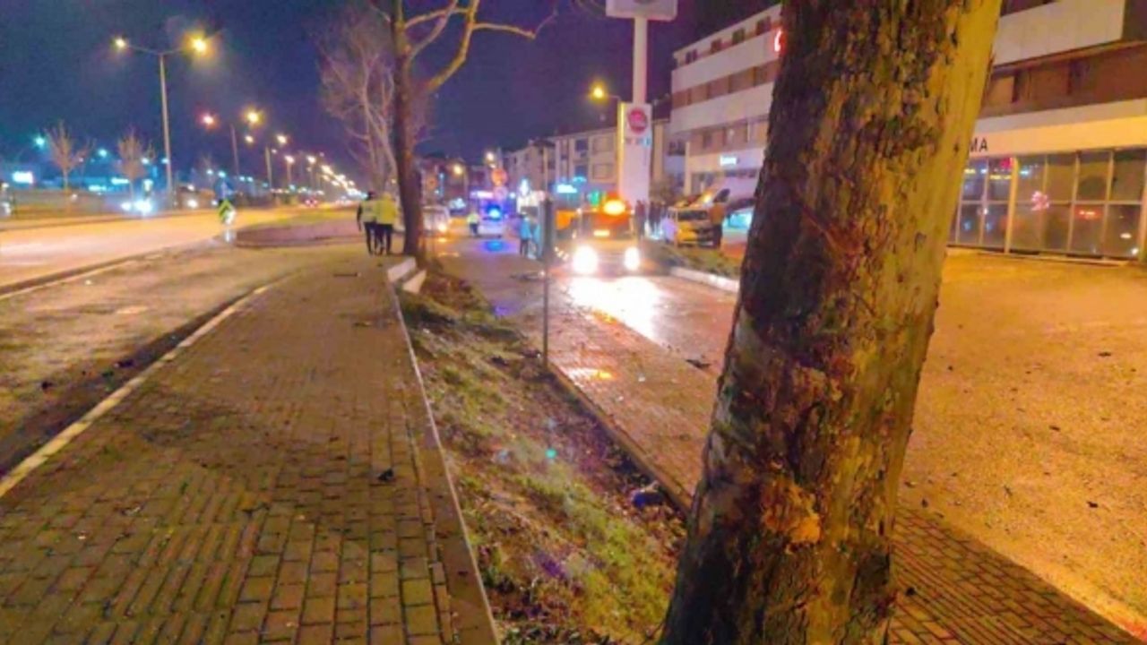 Bursa’da kontrolden çıkan otomobil yola uçtu: 1 yaralı