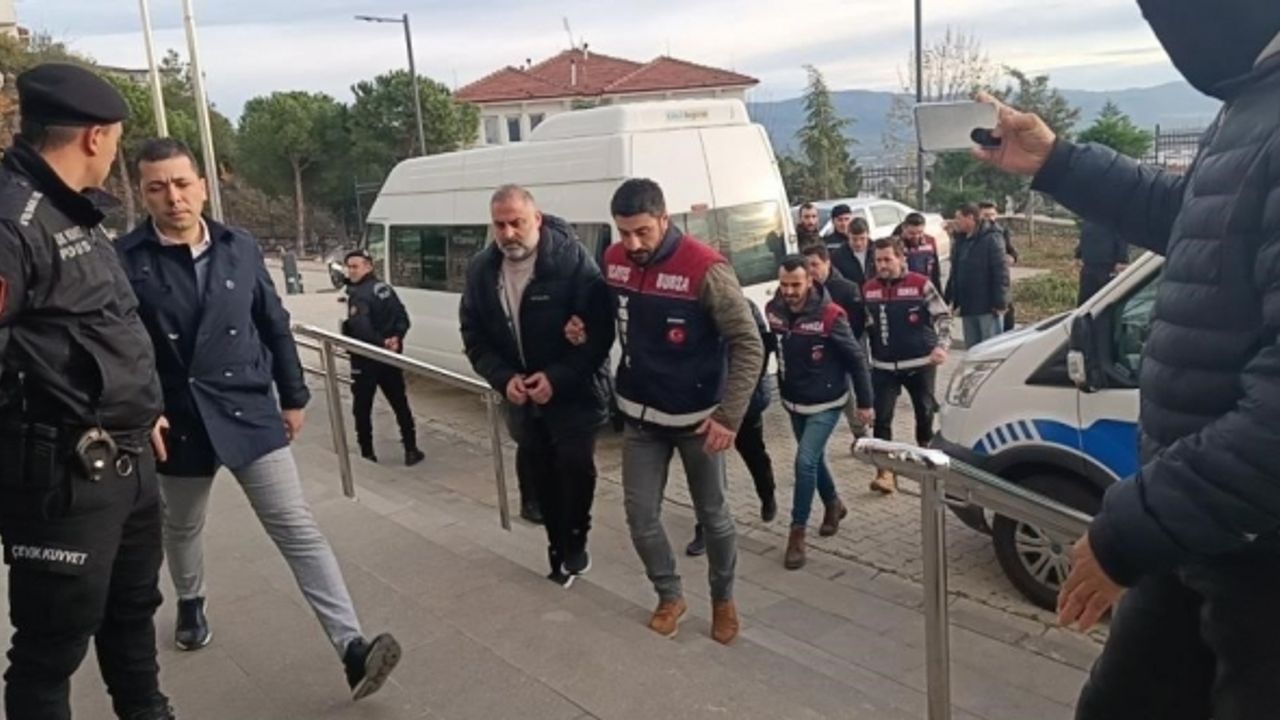 Bursa’daki kuyumcu fonu sanıkları adliyeye sevk edildi: 6 şüpheliden 3’ü tutuklandı