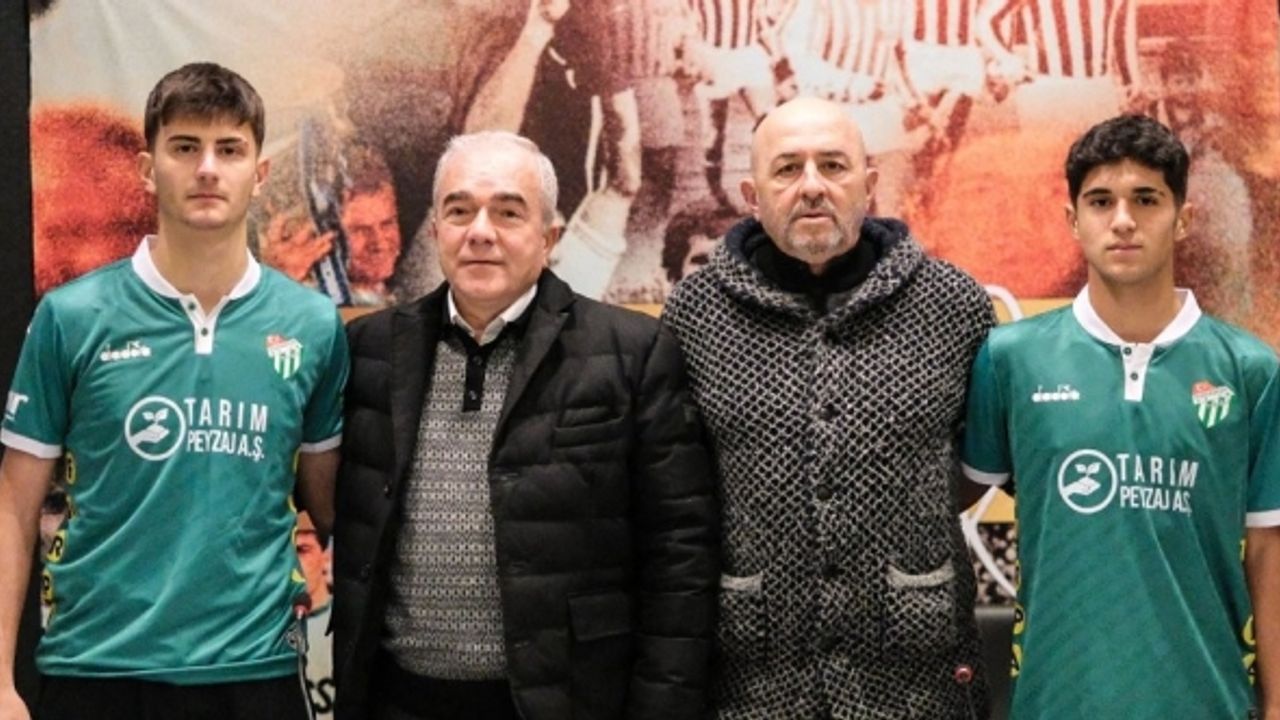 Bursaspor Kulübü, Ahmet Hakan Atış ve Ahmet Berke Ay’la profesyonel sözleşme imzaladı