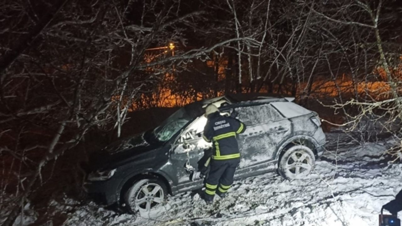 Buzlu yolda kontrolden çıkan otomobil şarampole uçtu: 1 ölü