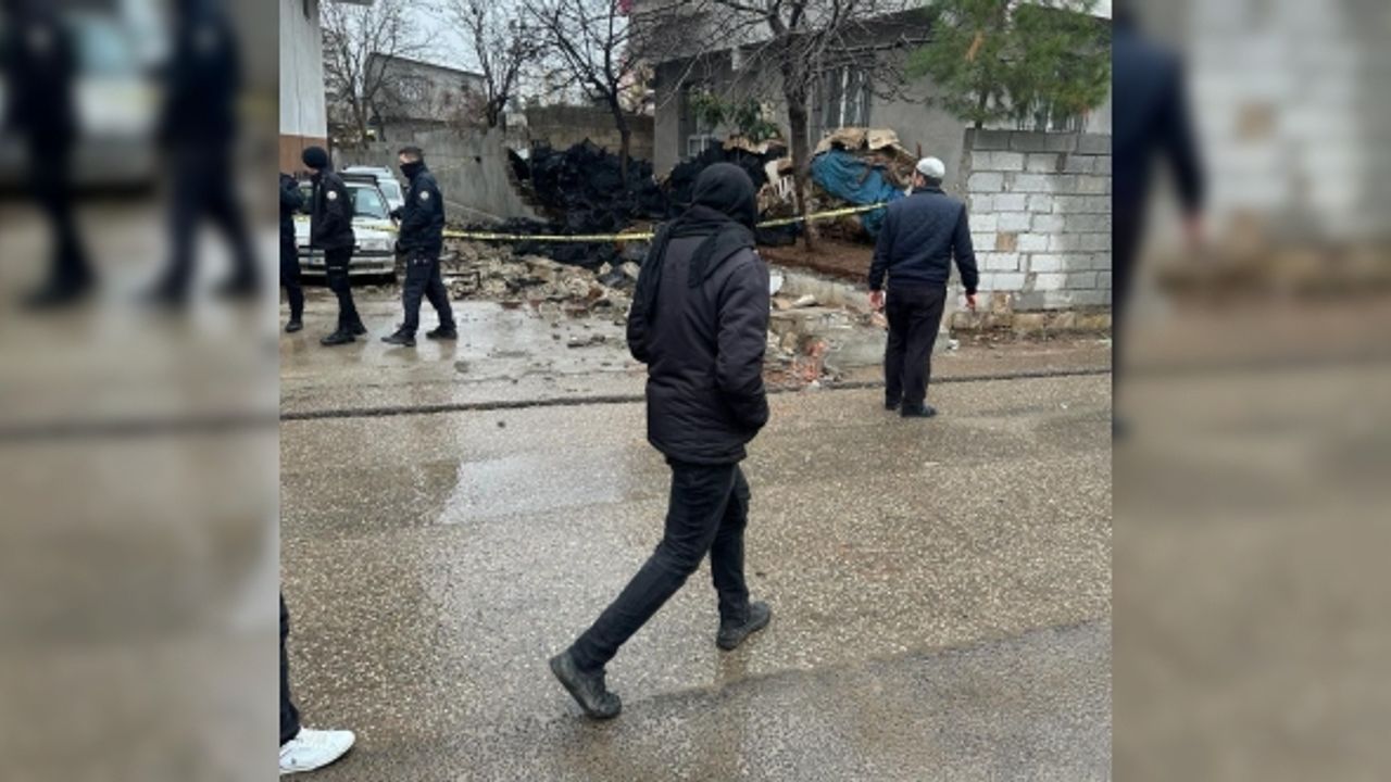 Çöken duvarın altında kalan çocuklardan biri hayatını kaybetti