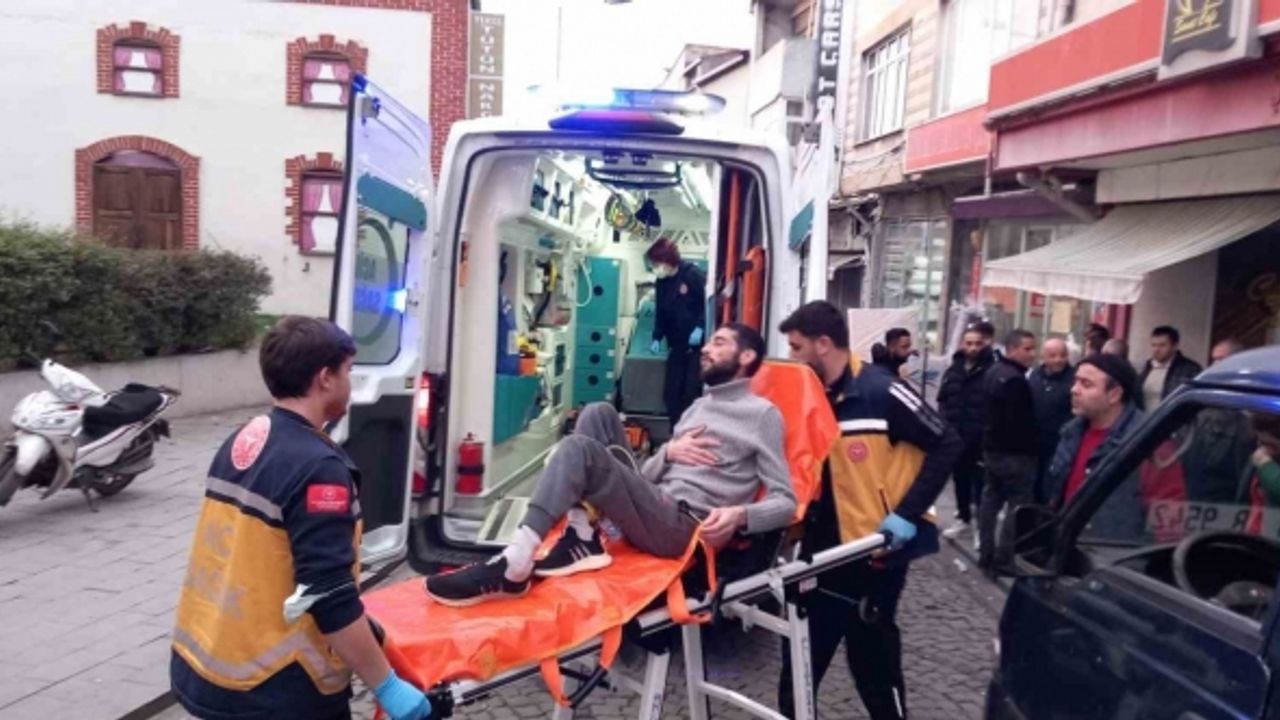 Çorlu’da kanlı kavga: Ağabeyini sokak ortasında 6 yerinden bıçakladı