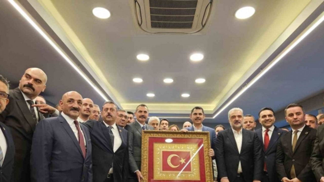 Cumhur İttifakı’nın İstanbul Büyükşehir Belediye Başkan Adayı Murat Kurum’dan MHP’ye ziyaret