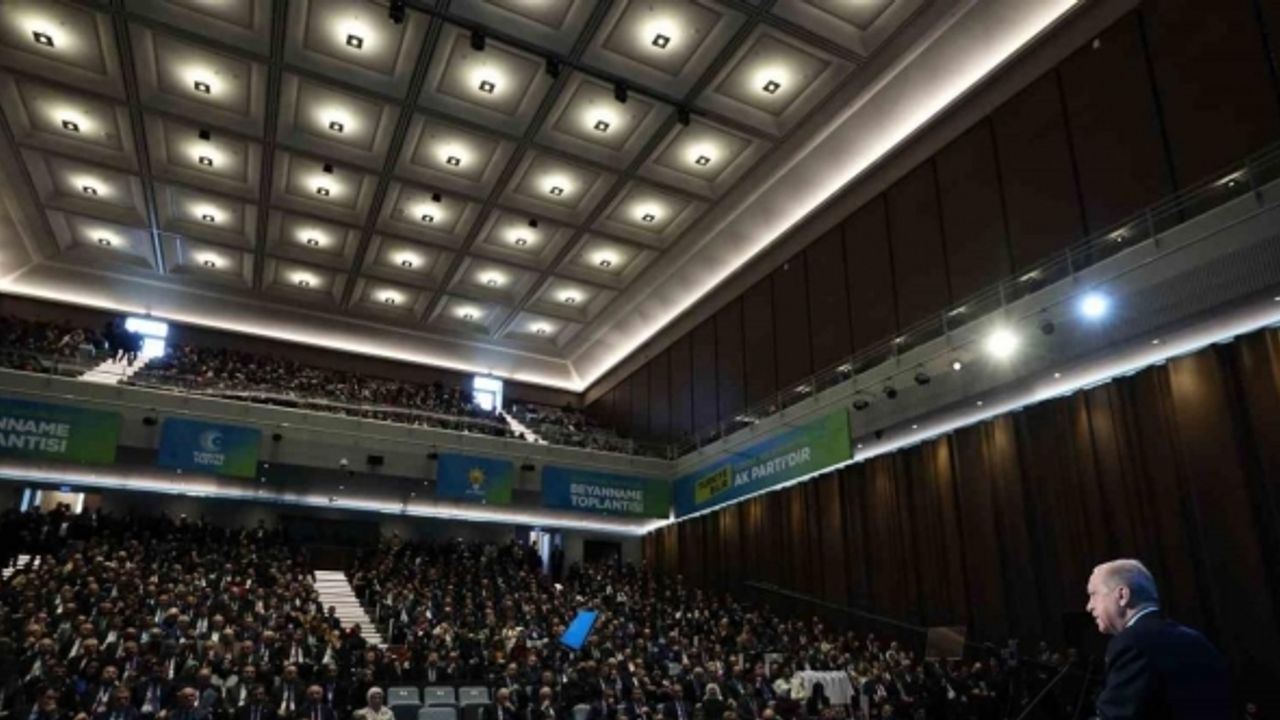 Cumhurbaşkanı Erdoğan: "Eser ortaya koyamamanın, halka hizmet getirememenin bahanesi olamaz. Birilerinin ’engellendik’ edebiyatı yapmalarına bakmayın, bunlar safsatadan ibarettir."