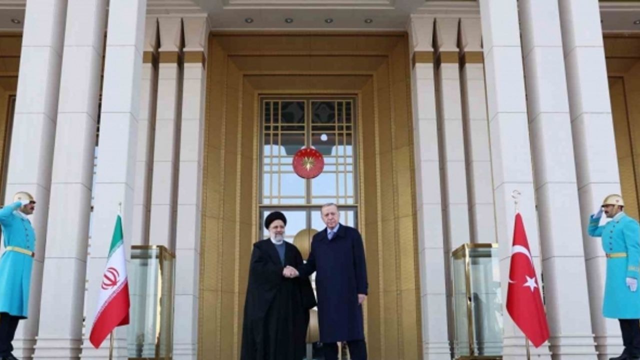 Cumhurbaşkanı Erdoğan, İran Cumhurbaşkanı Reisi’yi resmi törenle karşıladı