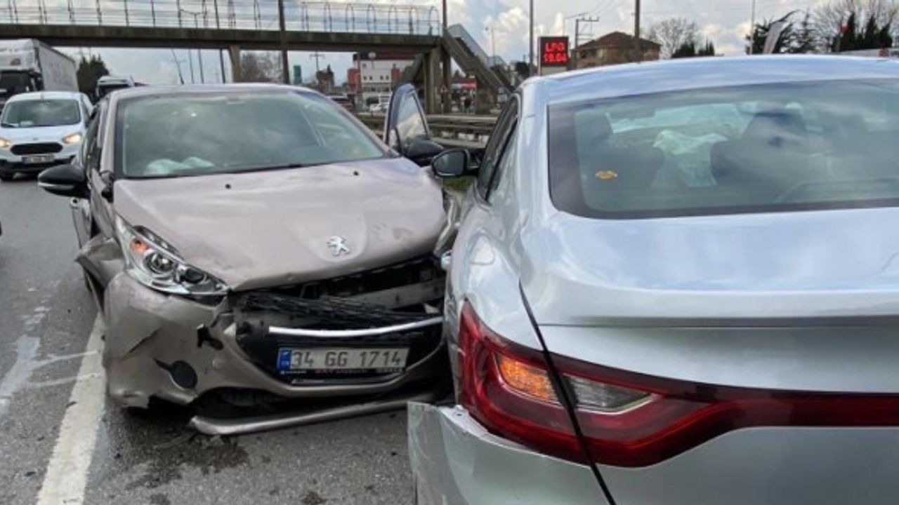 D-100’de 3 araçlık zincirleme kaza: 1 yaralı