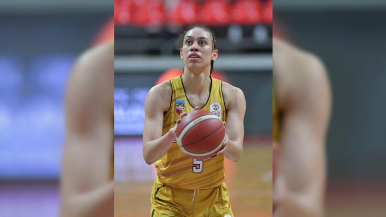 Dearica Marie Hamby 2 maçta 50 sayı üretti