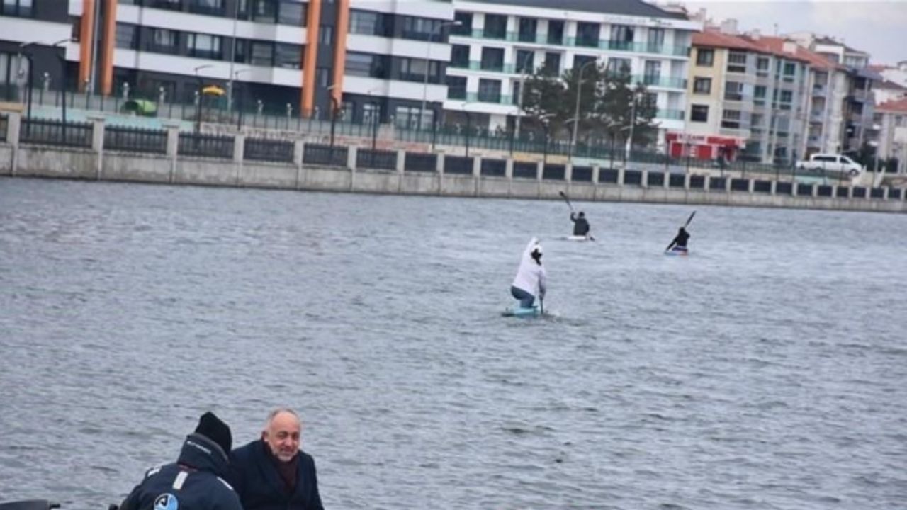 Denizi olmayan kentte -2 derecede kanoda olimpiyatlara hazırlanıyorlar