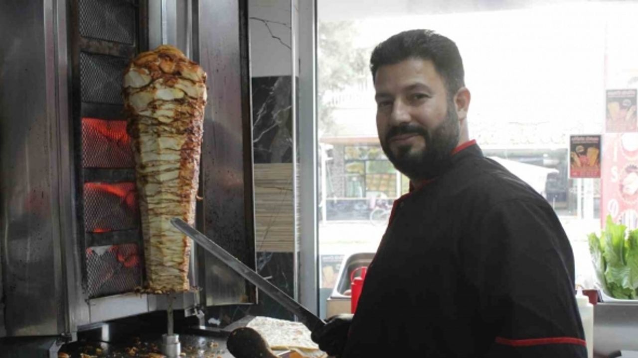 Depremde evini ve iş yerini kaybeden esnaf yeniden hayata tutundu