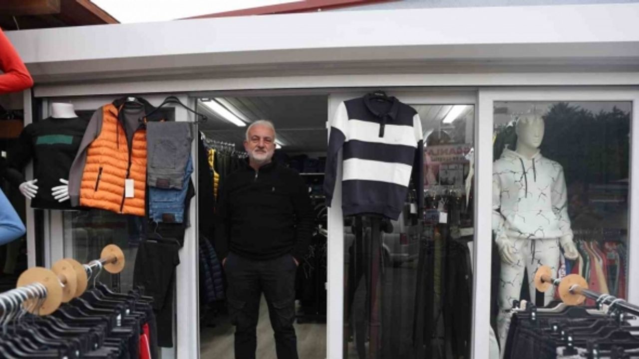 Depremde iş yeri yıkılan 50 yıllık esnafın ekmek teknesi konteyner iş yeri oldu