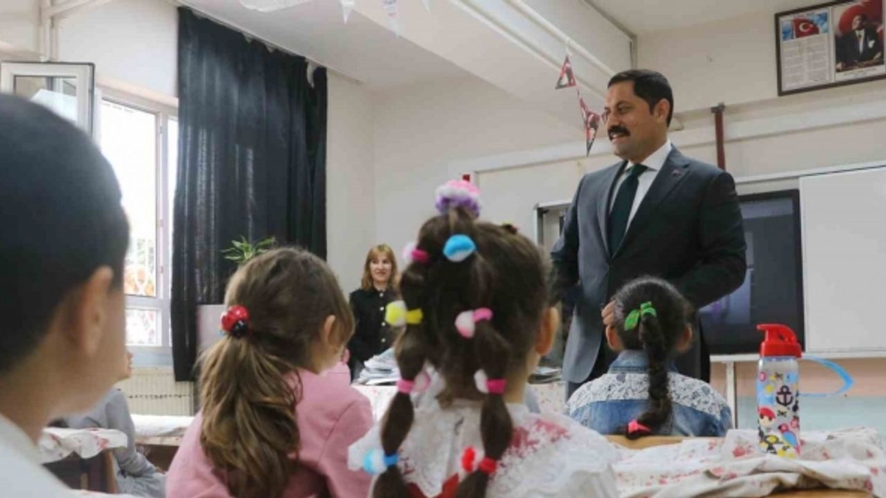 Depremin vurduğu Hatay’da 398 bin öğrenci karne heyecanı yaşadı