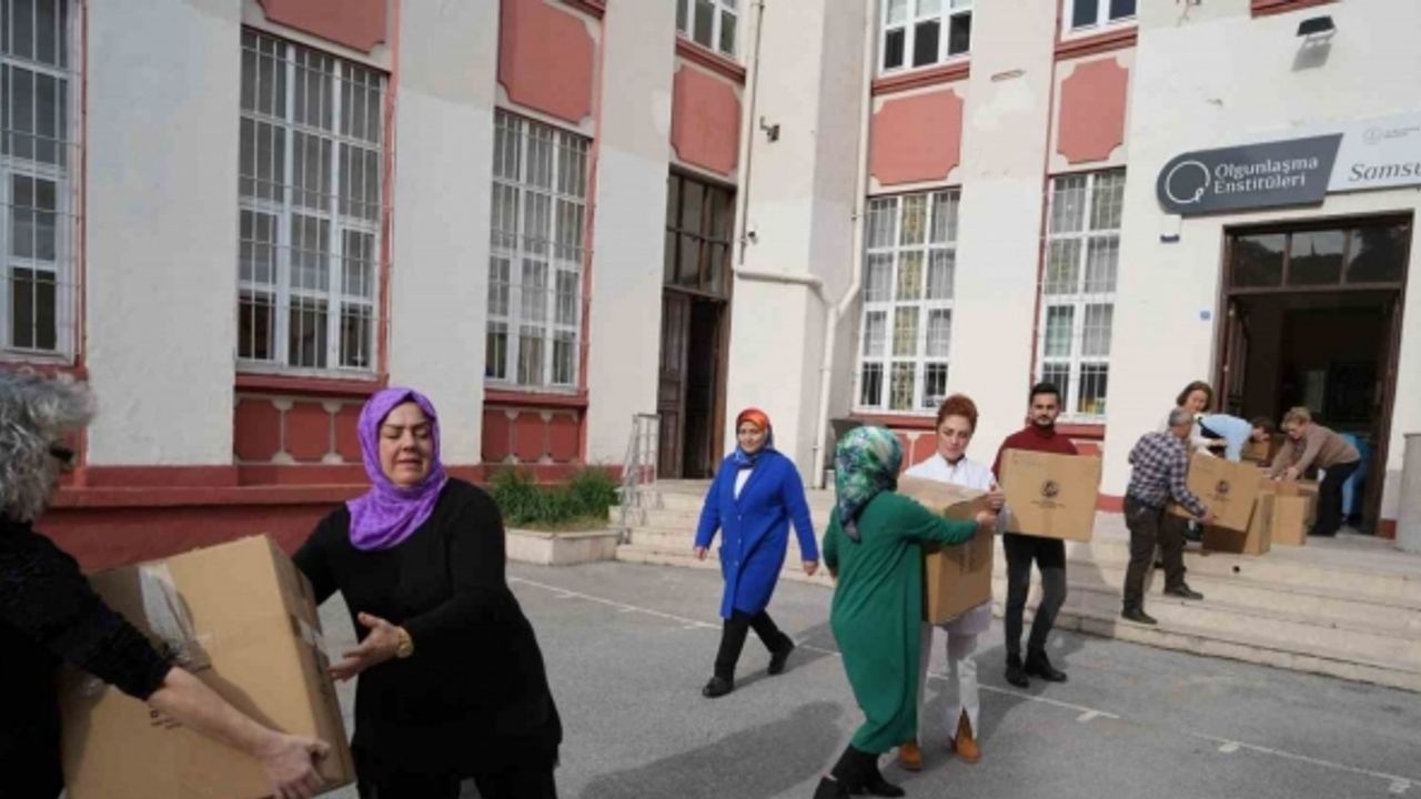 Dikiş makineleri Gazze için çalıştı: Kolilerce yardım malzemesi Samsun’dan yola çıktı