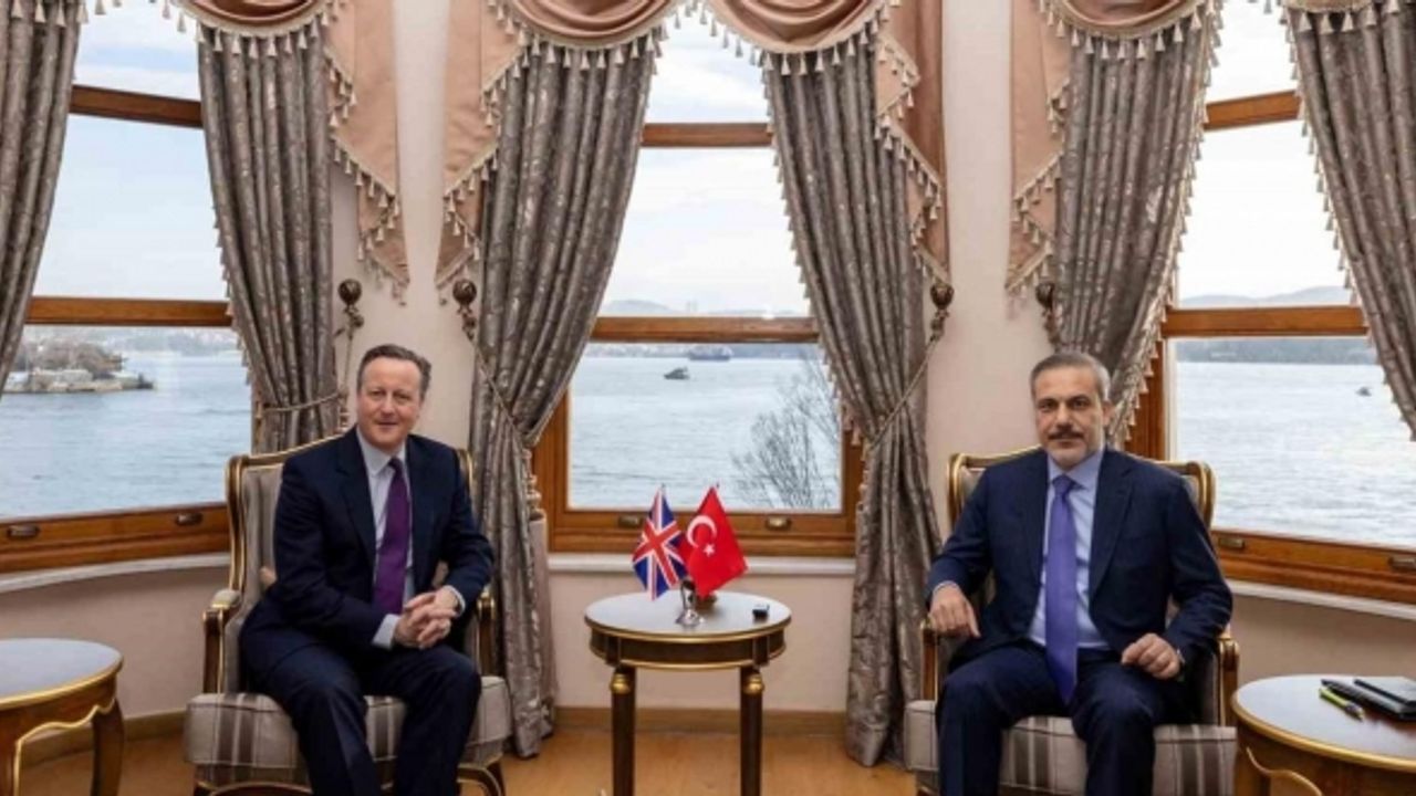 Dışişleri Bakanı Hakan Fidan, İngiliz mevkidaşı David Cameron ile görüştü