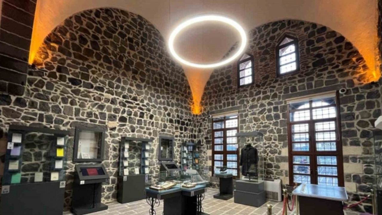 Diyarbakır’da Sezai Karakoç Kültür ve Edebiyat Evi açıldı