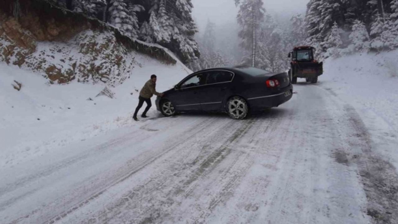 Doğa harikası Abant’ı görmek isterken yolda kaldılar
