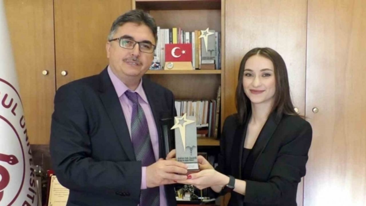 Doktorclub Awards 2023’te İHA muhabiri Karadağ’a ödül