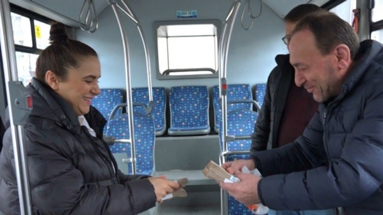 Dolmuşta unutulan 20 bin lira 20 dakikada sahibine ulaştı