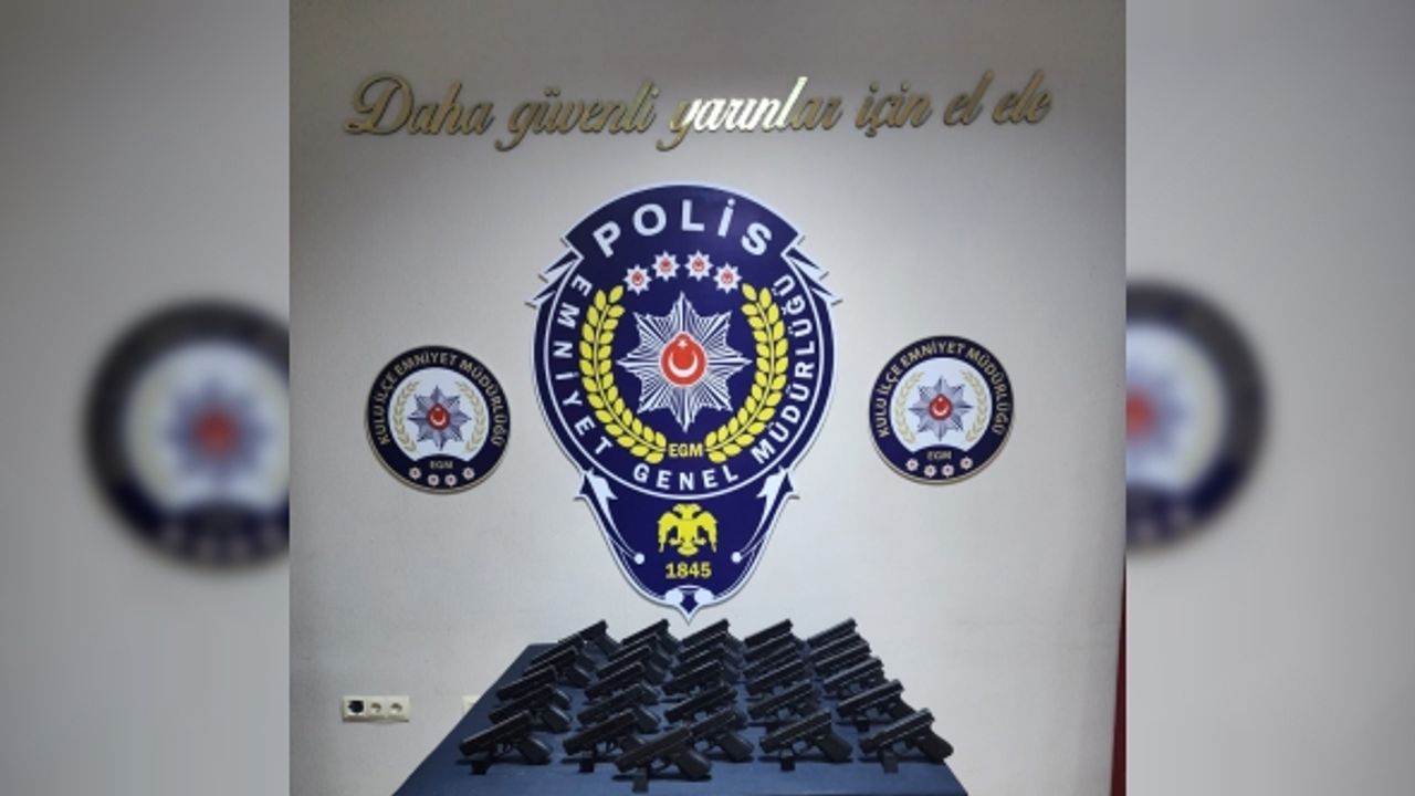 Durdurulan araçta 31 tabanca ele geçirildi: 2 gözaltı