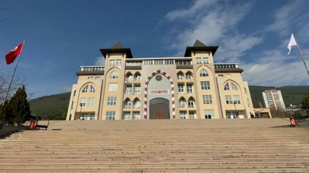 Ebrar Sitesi müteahhitlerinden Tevfik T; "Ben öğretmenim, inşaattan anlamam, ne ile suçlandığımı anlamış değilim"