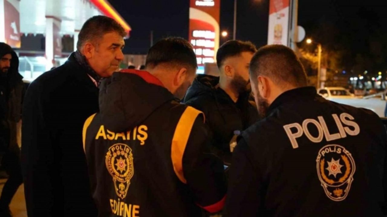 Edirne’de şok uygulamada didik didik aranan araçlarda silahlar ele geçirildi