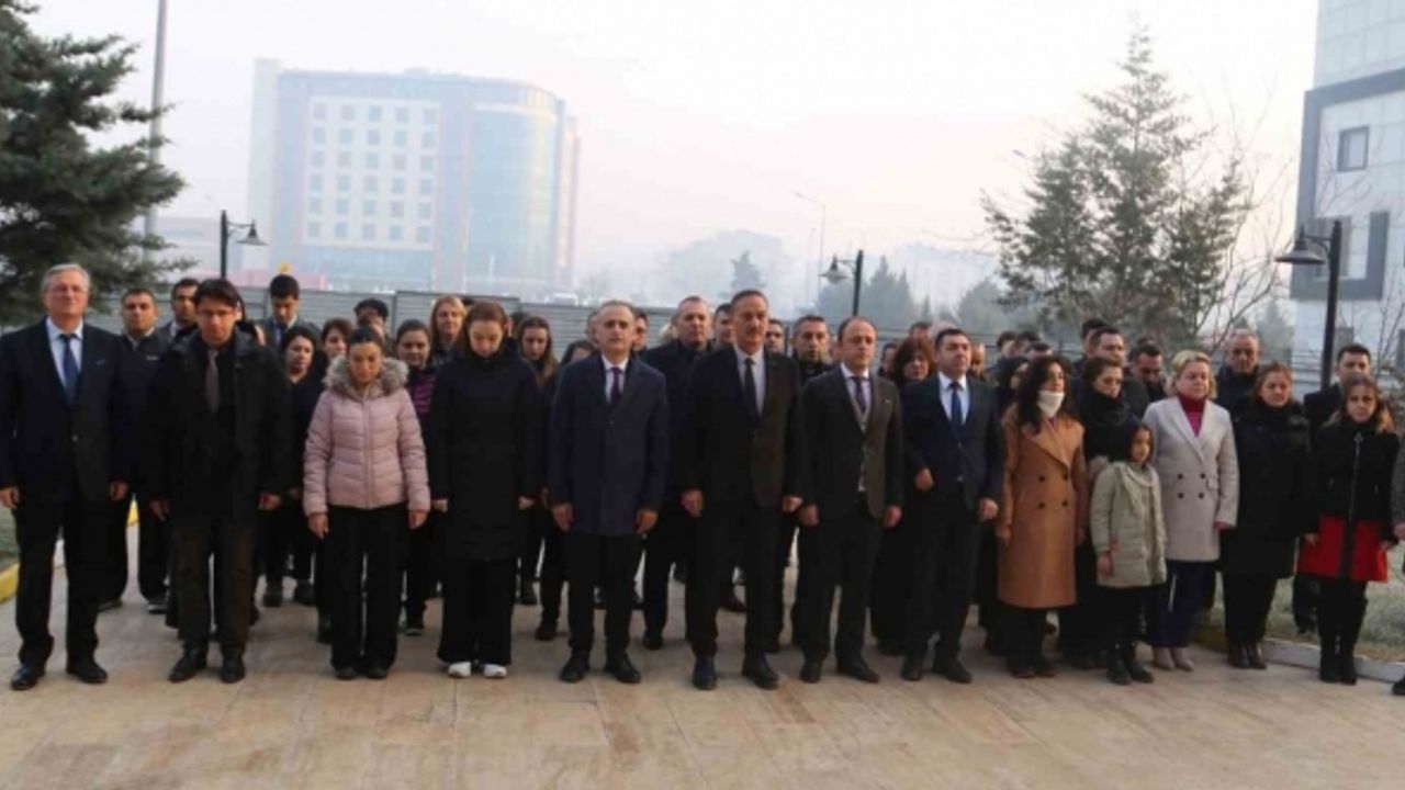 Edirne’de Tapu Kadastro personelinden şehitler için saygı duruşu