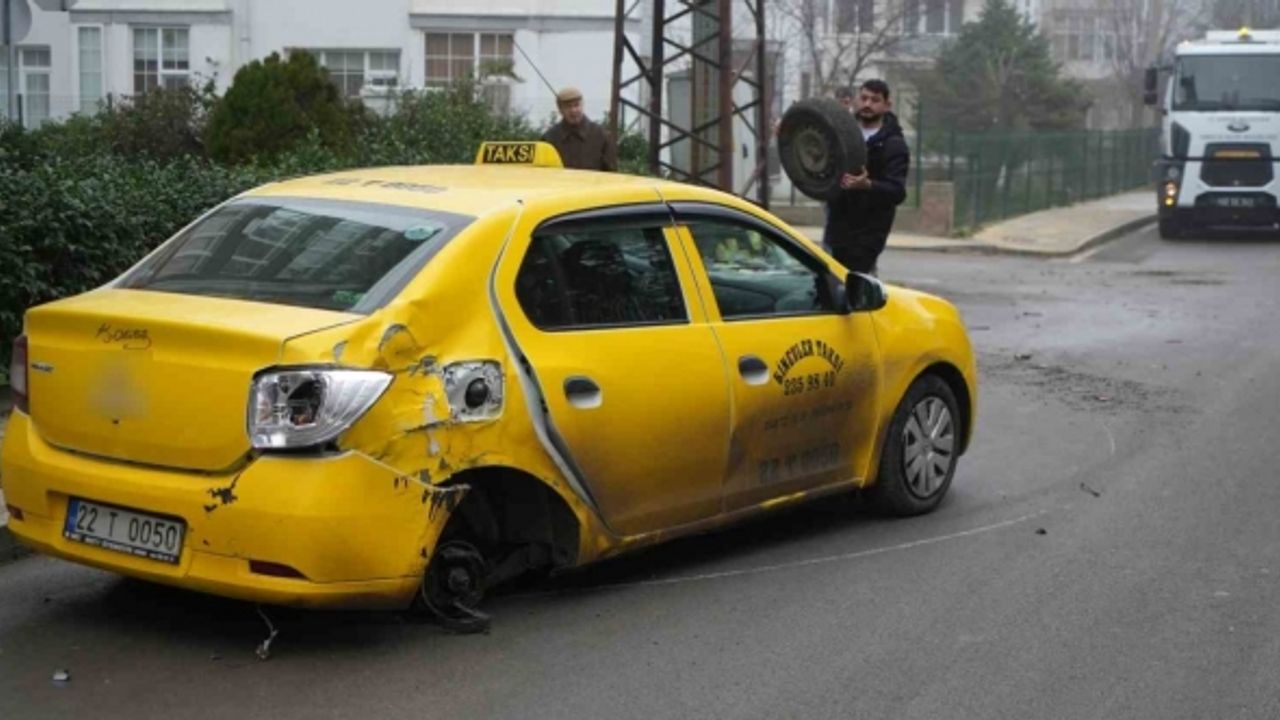 Edirne’de ticari taksi ile otomobil çarpıştı: 2 yaralı