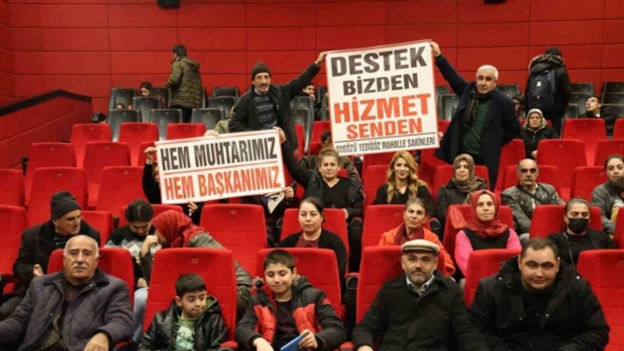 Elazığ merkezin tek kadın muhtarı öncü oldu, mahalle sakinleri sinemada buluştu