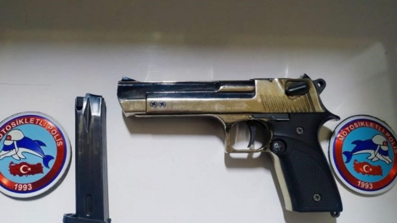 Elazığ’da 49 yıl kesinleşmiş hapis cezası bulunan 2 zanlı yakalandı