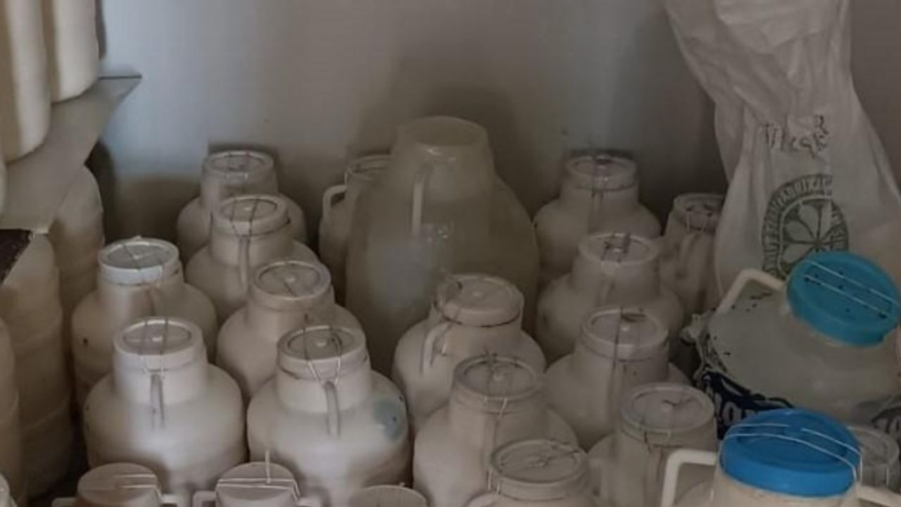 Elazığ’da bir buçuk ton küflenmiş ve tarihi geçmiş gıdaya el konuldu