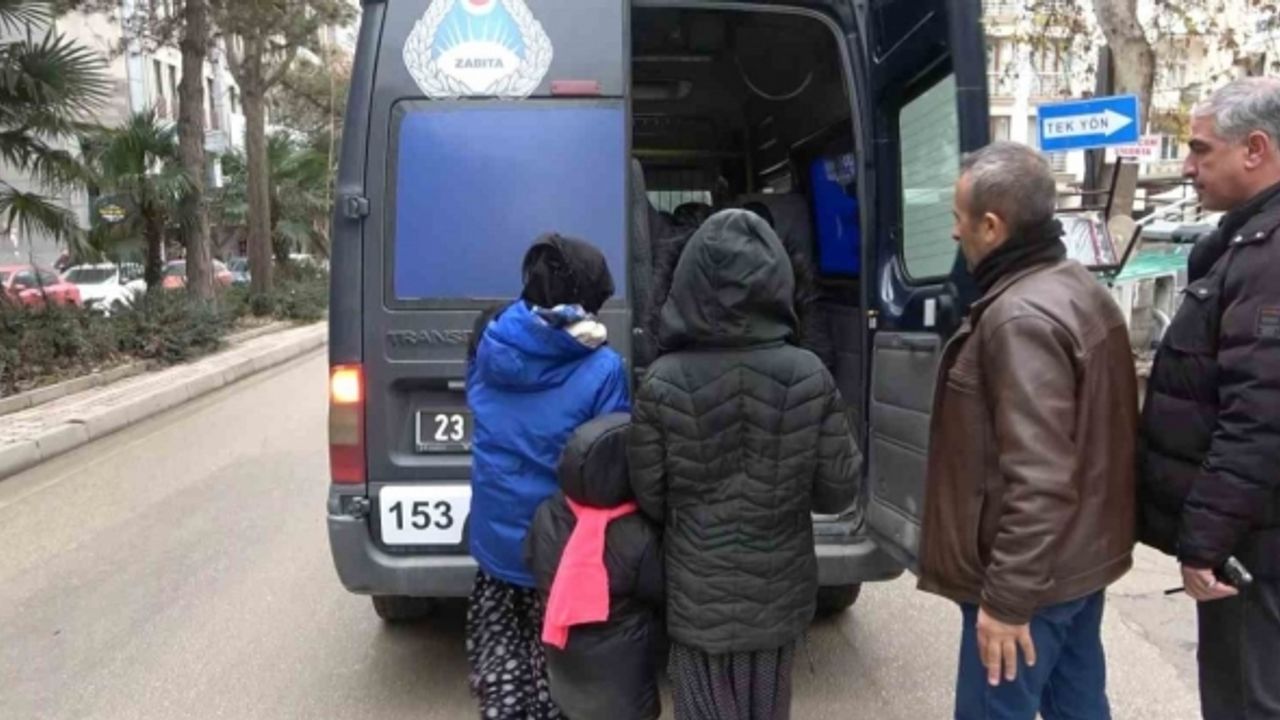 Elazığ’da dilenci operasyonu: Zabıtayı görünce çil yavrusu gibi dağıldılar