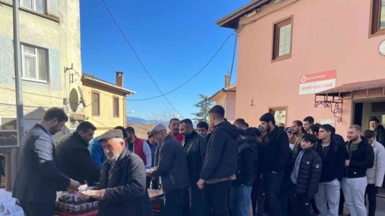 Elim bir kaza sonrası hayatını kaybeden gencin ikinci ölüm yıldönümünü de arkadaşları unutmadı