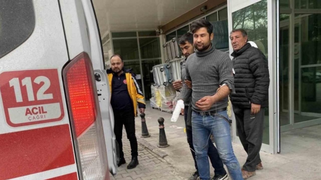 Elini odun kesme makinesine kaptıran genç hastanelik oldu